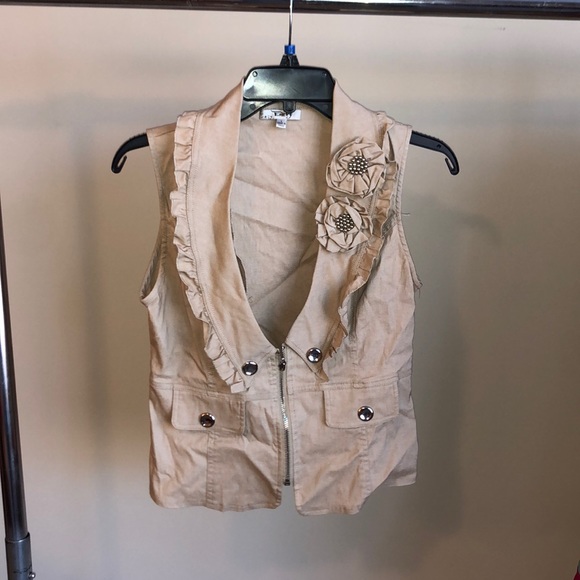 Vest - Picture 1 of 4